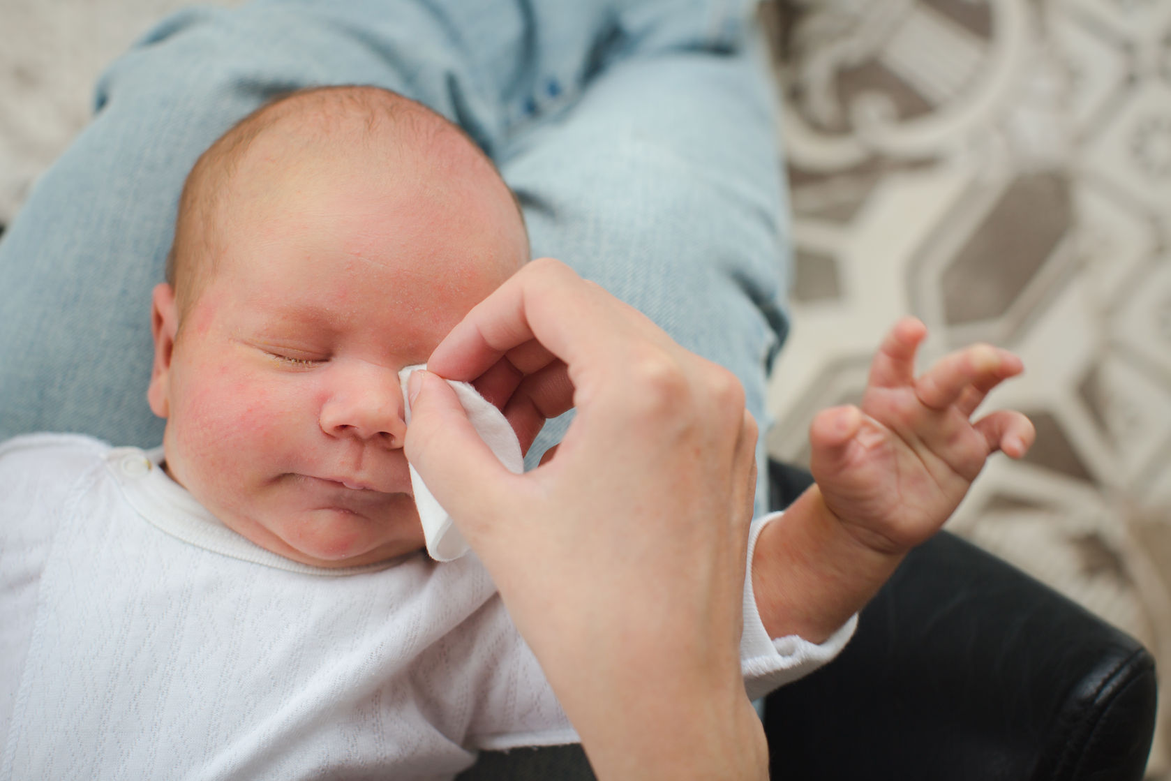 Cómo quitar los mocos a un bebé recién nacido