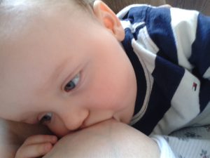Todo Sobre Las Cacas Del Bebe De 0 A 6 Meses Cuidados Y Caricias