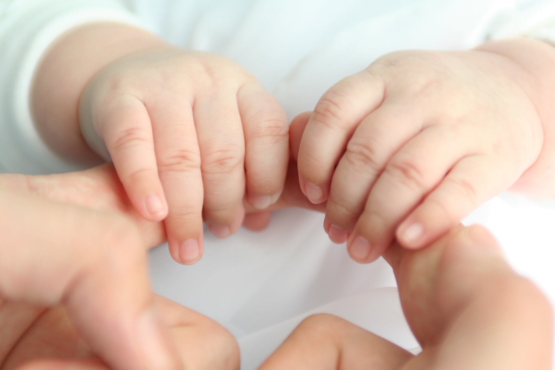 Cómo cortar con éxito las uñas de su bebé  HealthyChildrenorg